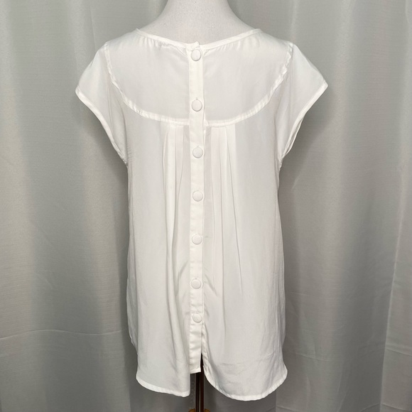 Gorgeous embroidered button back blouse - Picture 2 of 4